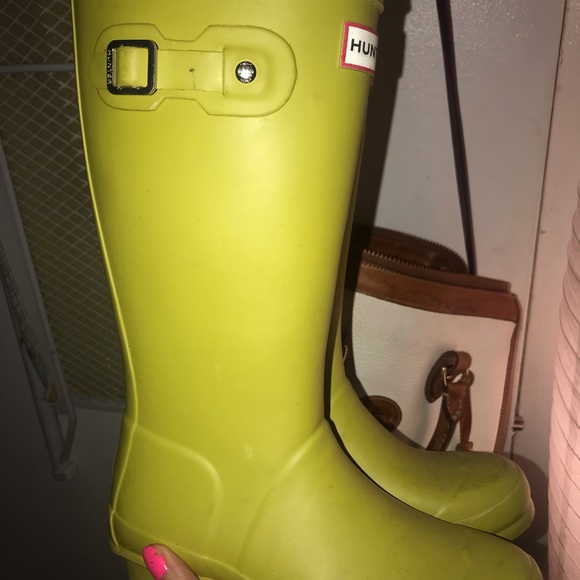Lime colored hunter boots boys sz 2 girls sz 3. - Picture 4 of 4